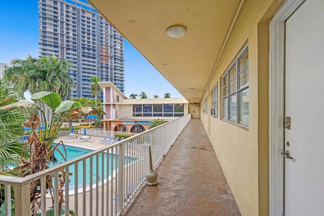Hallandale Holiday Retreat Hollywood Boardwalk Hallandale Beach Exterior foto