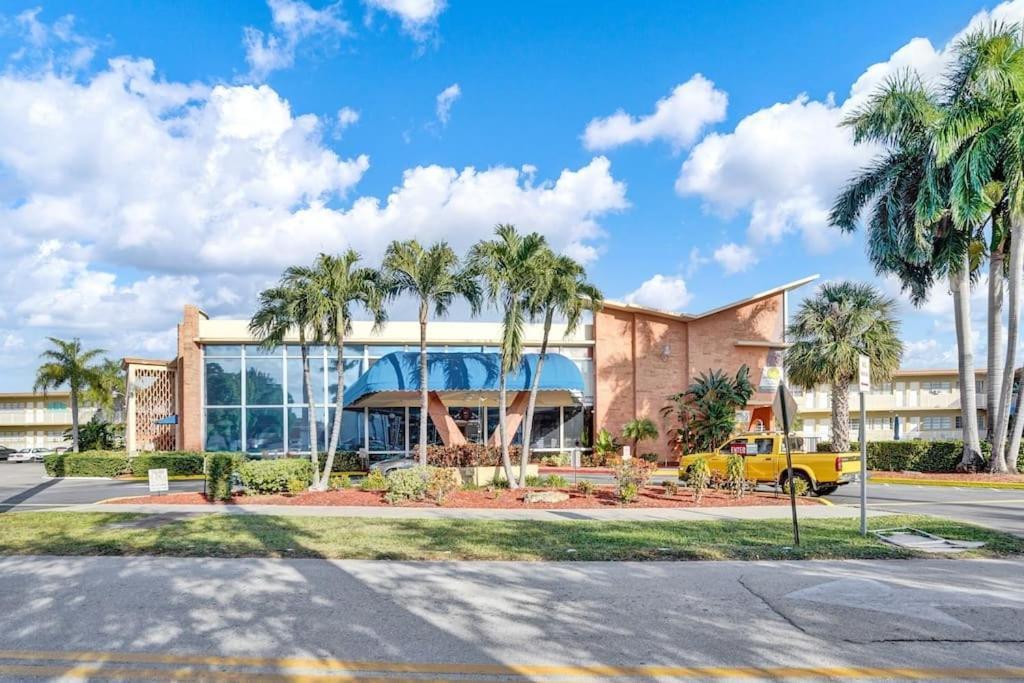 Hallandale Holiday Retreat Hollywood Boardwalk Hallandale Beach Exterior foto